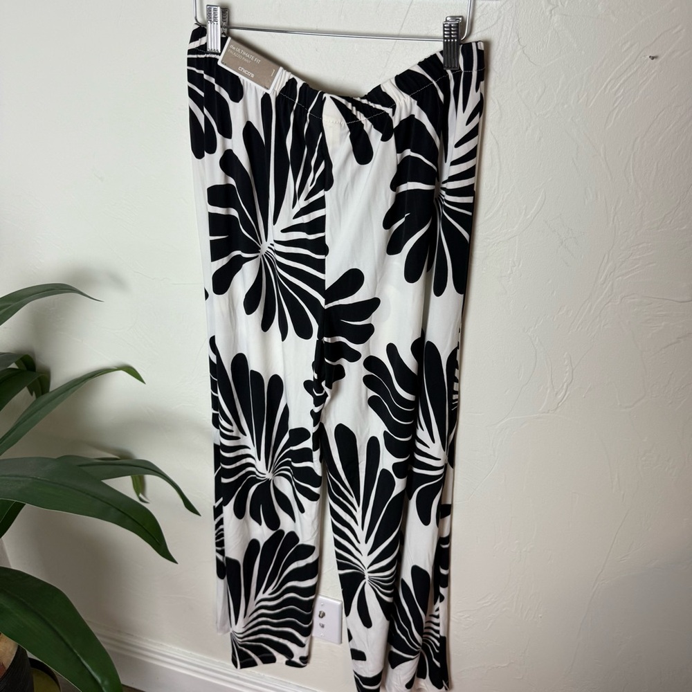 ✨ Chico’s Ultimate Fit Black & White Bold Floral Palazzo Pants – Size 1 (Large) - Picture 5 of 5